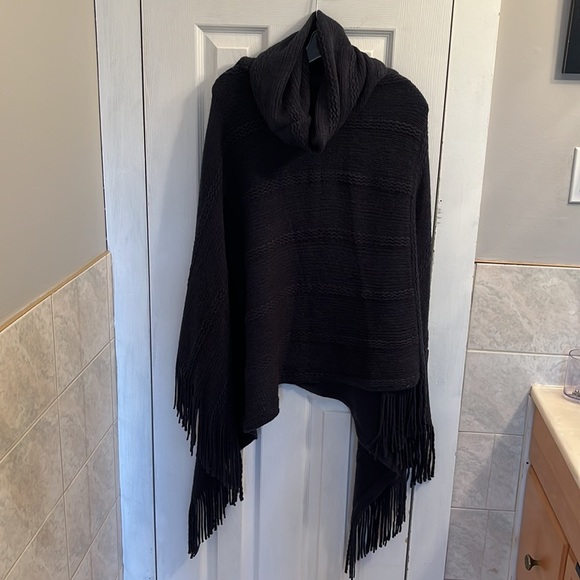 GUESS Ophelia Knit Poncho - Picture 2 of 3